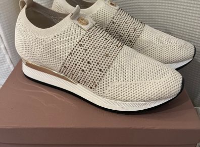 Carvela Knitted Runners