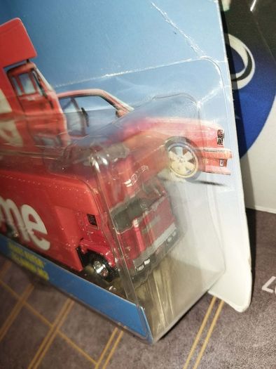 Supreme x Hot Wheels Fleet Flyer + '92 BMW M3, a highly sought-after collaboration released during Supreme's Spring/Summer 2019 season. Also Single loose Truck