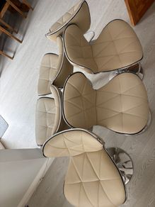 6 Cream bar stool chairs