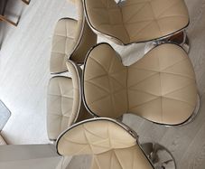 6 Cream bar stool chairs