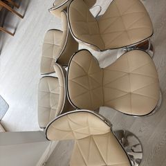 6 Cream bar stool chairs
