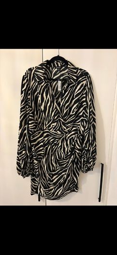 BNWT plus zebra print blouson sleeve wrap dress