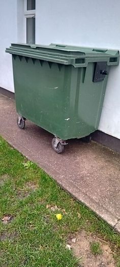 XLL wheelie bin