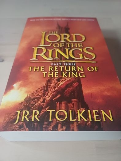 The Lord of the Rings 3 Volumes by J.R.R. Tolkien (Fantasy Paperbacks 2002)