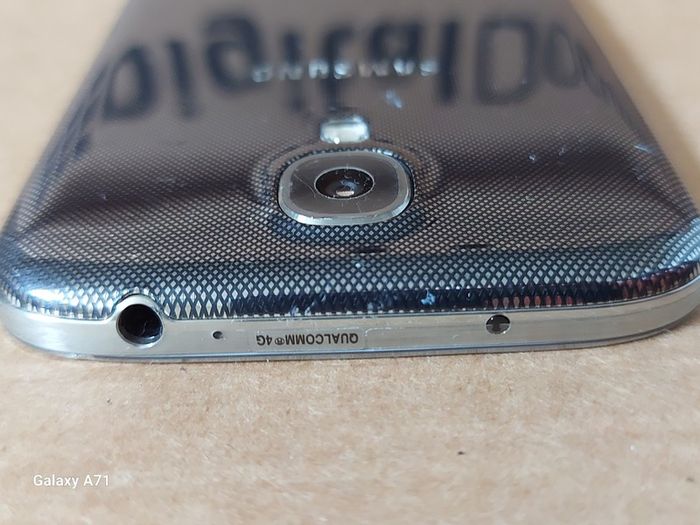 Samsung Galaxy S4, 16GB, Screen damaged near Bottom, but does not affect the touchscreen