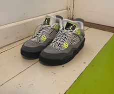 jordan 4 retro SE neon
