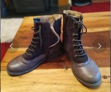 Clarks Fur Lined Leather Girls Boots - 1F - New