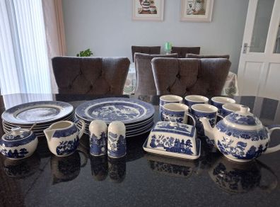 Dinner Set - Blue Willow - BNWT RRP 260