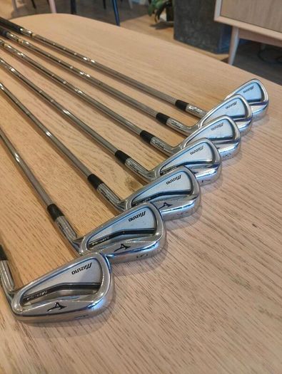 Mizuno MP-54 irons (PW - 4 iron) - Right Handed