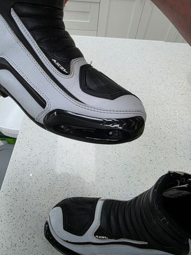 Forma axel boots size 9