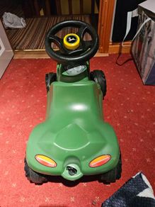 Ride-on tractor