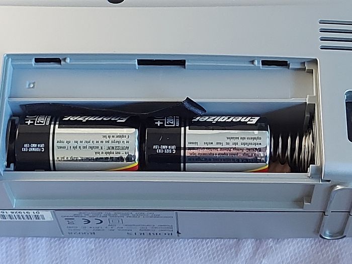 ROBERTS Classic 928, 3 Band Portable Radio with 4 FM Station Presets, Excellent condition, works perfect
