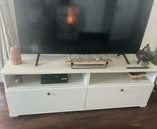 telly stand