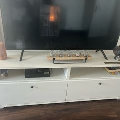 telly stand