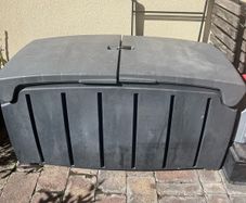 Outdoor storage box