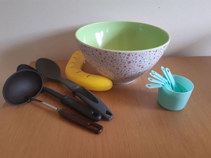 Assorted Kitchen Utensils & Pieces
