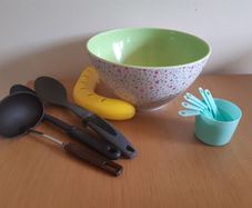 Assorted Kitchen Utensils & Pieces