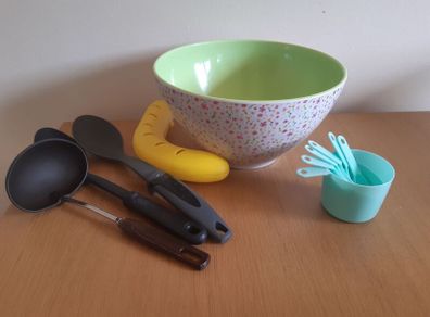 Assorted Kitchen Utensils & Pieces