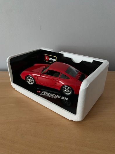 Porsche 911 Carrera 1993 1/18 Burago Model Car