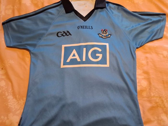 (Tight Fit) Dublin GAA O'Neills Gaelic Football Jersey (Adult Medium) FREE POST