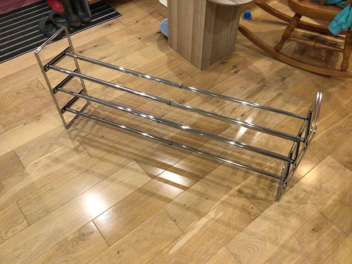 Extendable chrome shoe rack