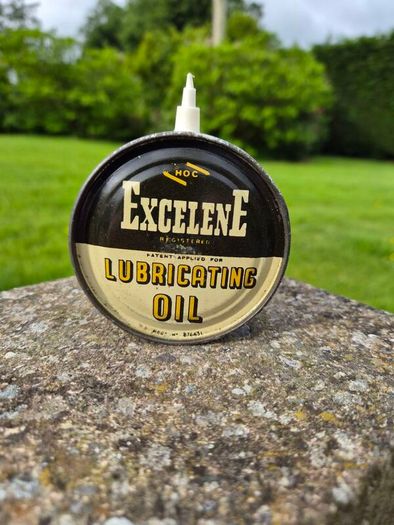 Excelene oil can