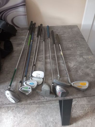 A selection of junior golf clubs and bag.