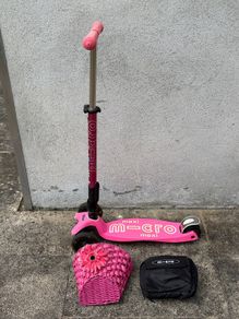 Kids Pink Maxi Micro Foldable LED Scooter