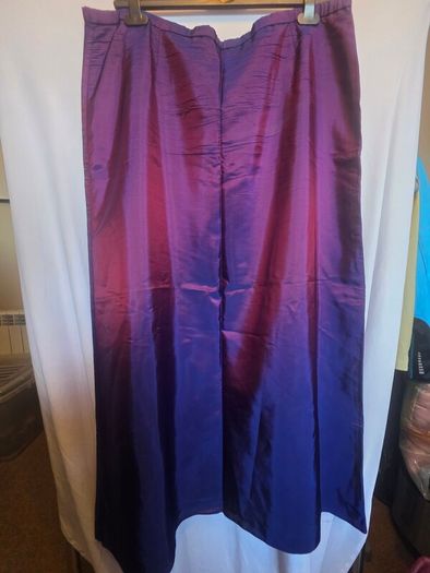 size 22 Gina Bacconi skirt