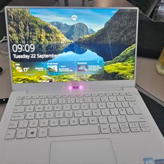 Dell XPS 13 9370,  i7 , 16GB RAM ,512GB NVMe SSD, 4K touchscreen display