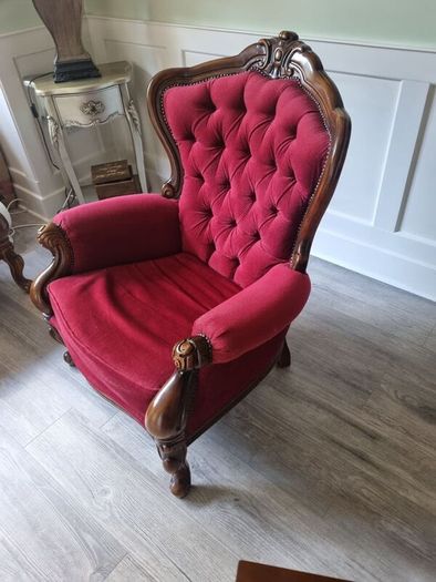 Queen Anne style armchairs and sofa