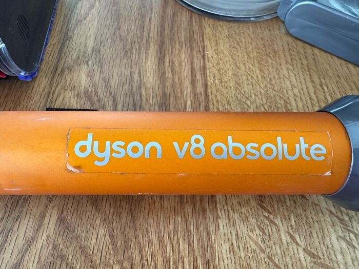 Dyson v8 Absolute