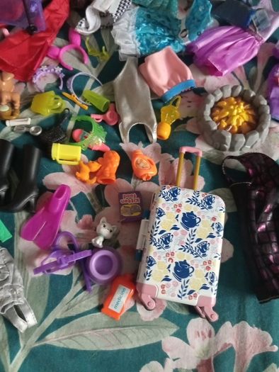 dolls clothes and accessories
