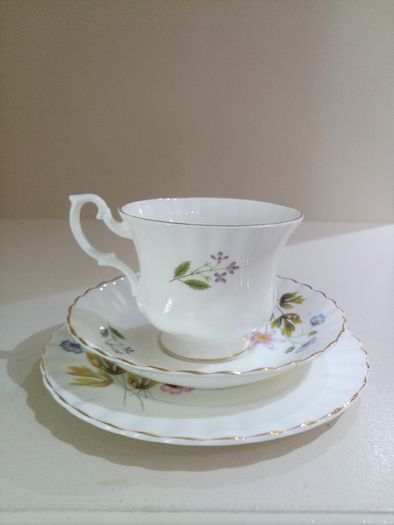 Tea Trio / Set Richmond Bone China