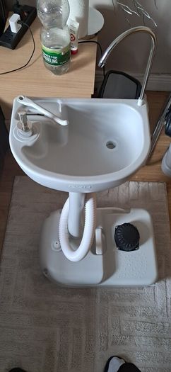Portable handwash sink for camper