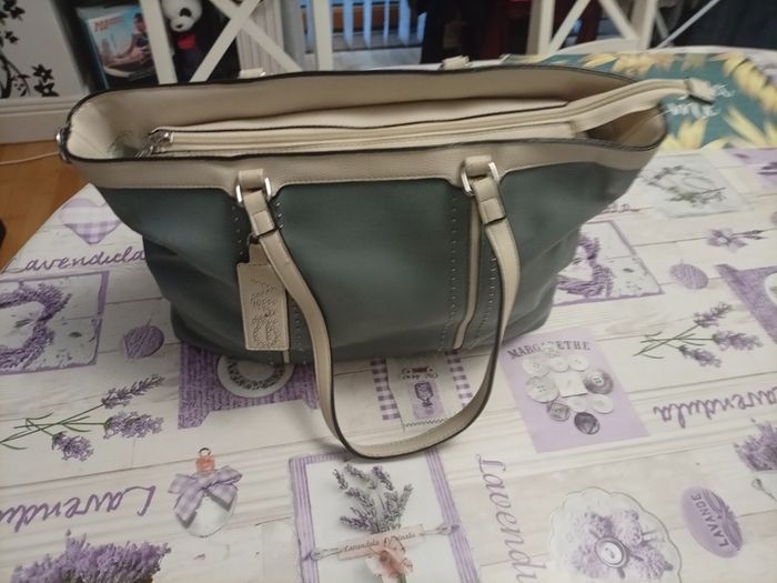 Women Handbag GMV (Italian brand)