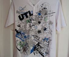 White t-shirt with designs - size 31-32in