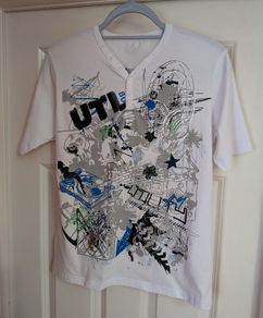 White t-shirt with designs - size 31-32in