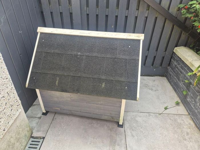 dog kennel