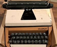 Vintage Lilliput Typewriter