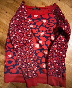 Love label brand jumper