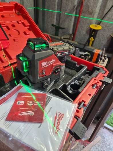 Milwaukee laser (green)