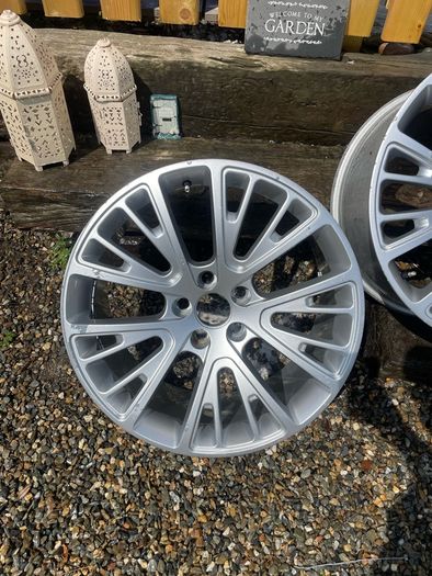 20" Range Rover alloy wheels