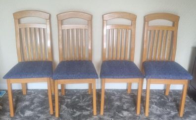Set of 4 Wooden Dining Chairs.