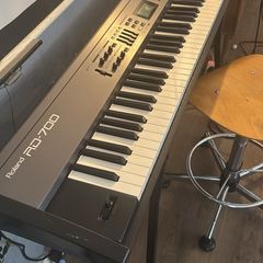 Roland RD700