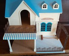 Sylvainan Families courtyard restaurant