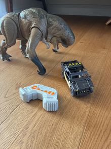 Jurassic World Rebirth Remote Control Track 'n Chomp Dinosaur Distortus Rex
