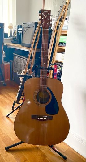 YAMAHA F310 Acoustic Guitar