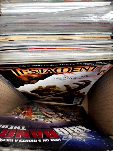 Marvel & DC Long Comic Box w 300 comics for Sale