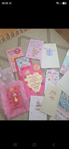 Bundle of 25 birthday cards for Mums.   No envelopes with them.